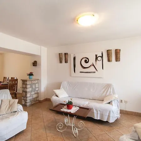 Three-bedroom Holiday In
