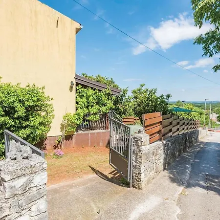 Three-bedroom Holiday In * 罗维尼村