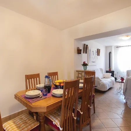 بيت للعطل Three-bedroom Holiday In