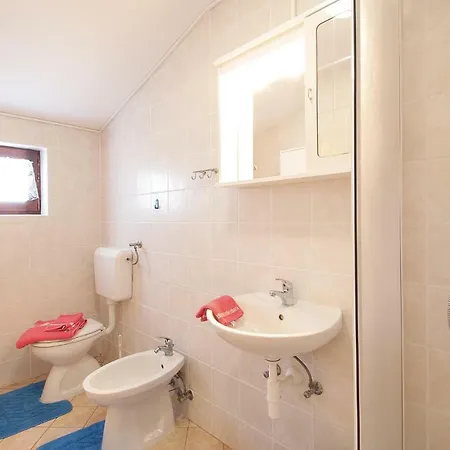 بيت للعطل Three-bedroom Holiday In روفينجسكو سيلو