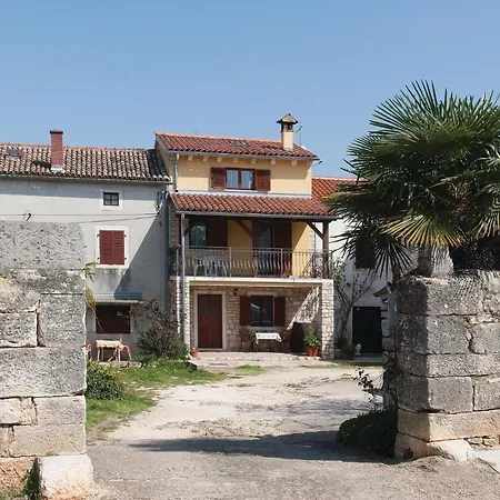 بيت للعطل Three-bedroom Holiday In